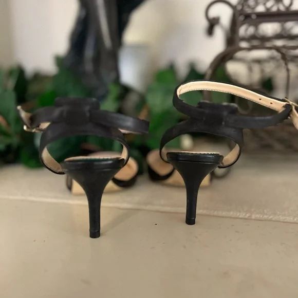Elegant Black Women's Kitten Heels Banana Republic Makala size 6.5 - Picture 3 of 7